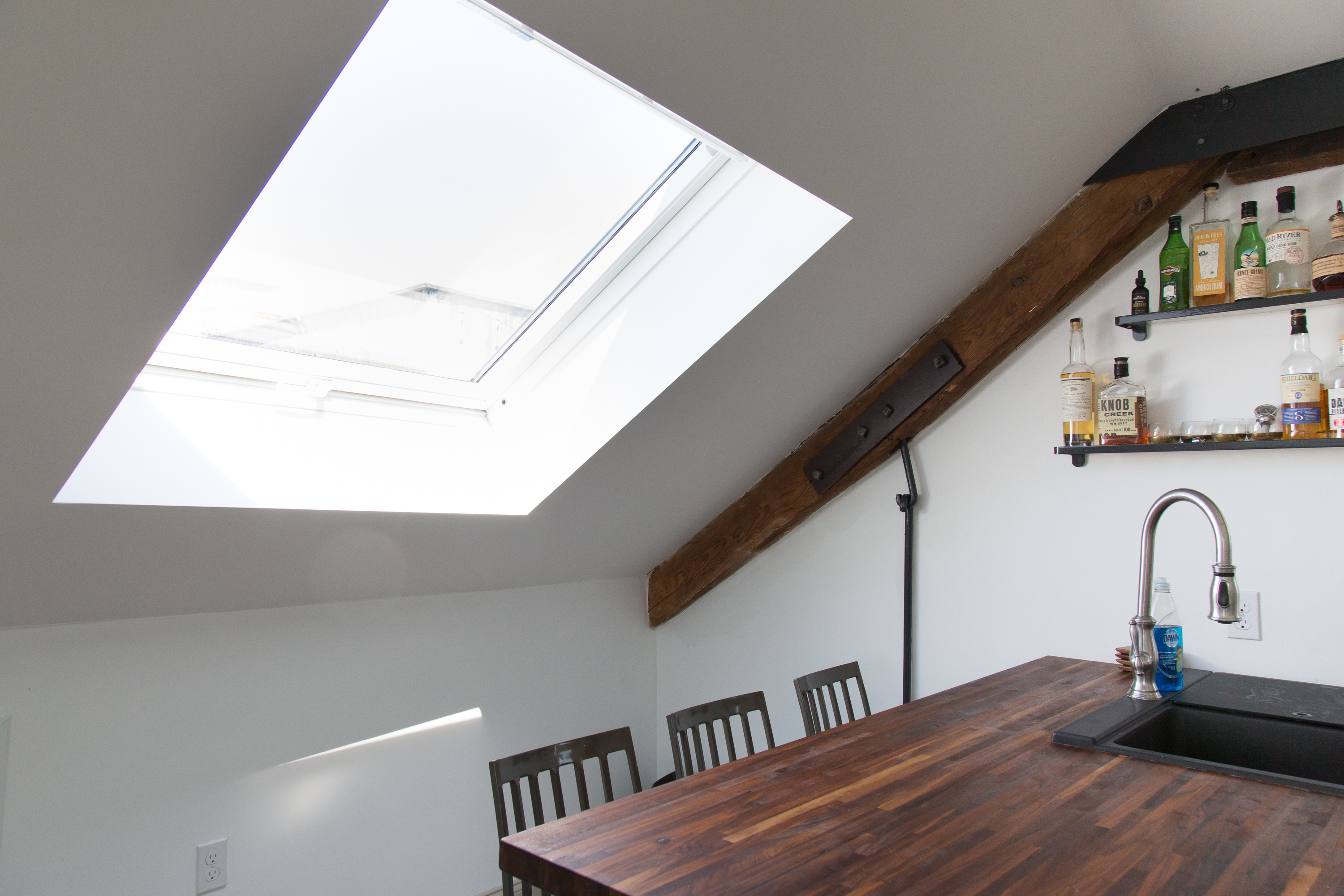 Kitchenette: Sunlit space with rustic charm, perfect for culinary adventures and gatherings!