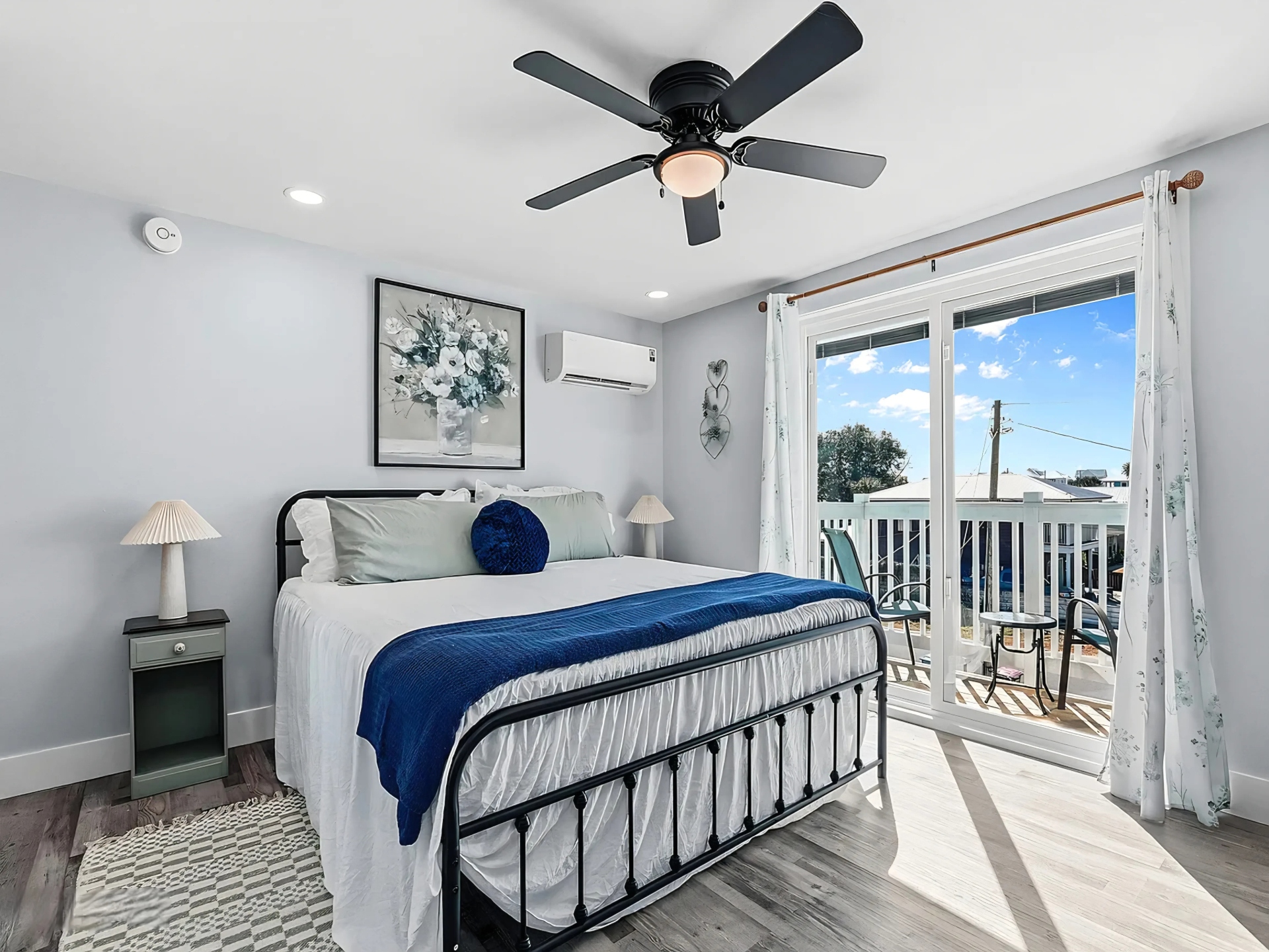 Biltmore Beach Aloft (3rd floor) - 1st bedroom with king bed