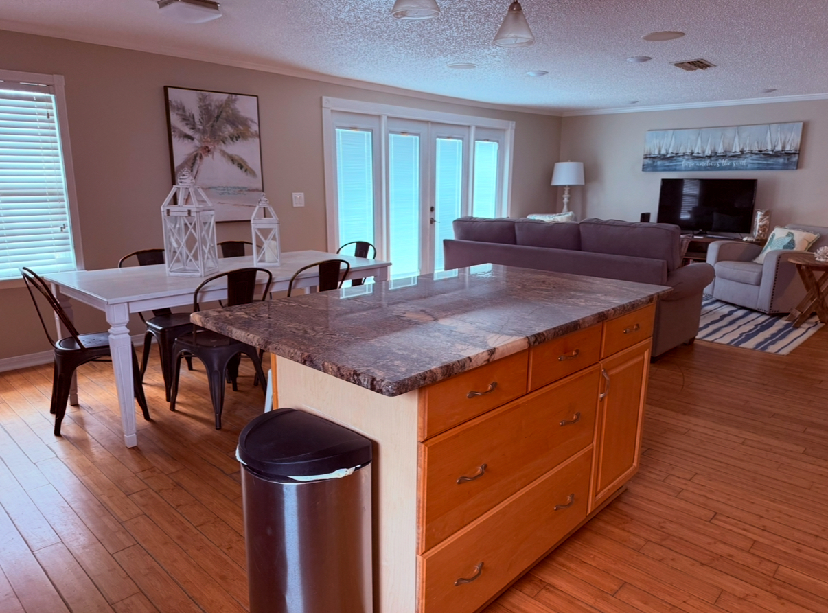 Walk 2 a water park/ Pool/Steps to the beach 6