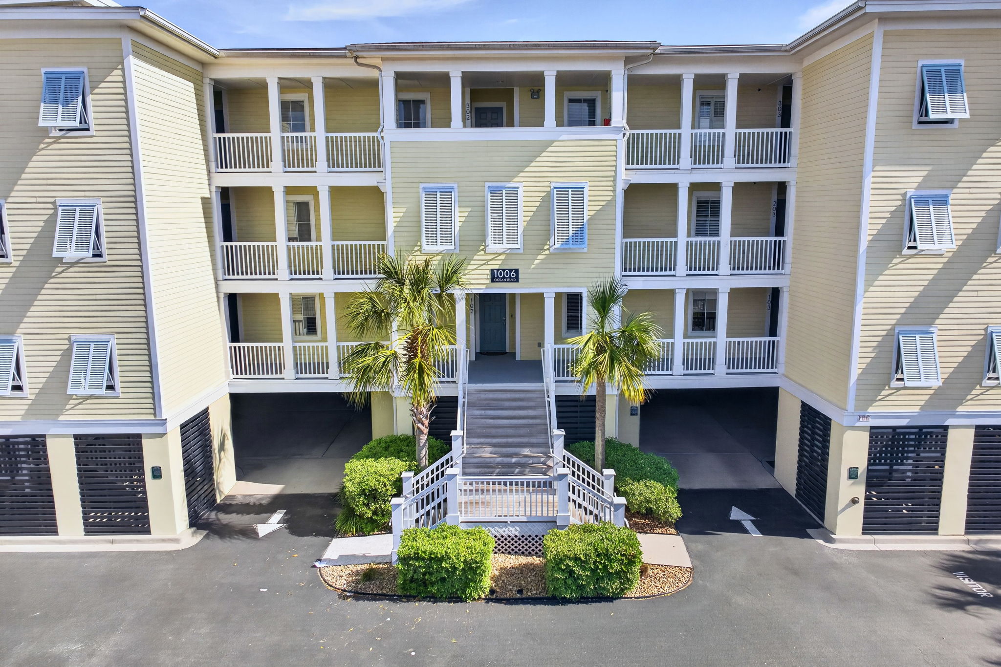 Front of complex | 1006 Ocean Blvd, Isle of Palms, SC | 102 Dunescape | IOP Escapes