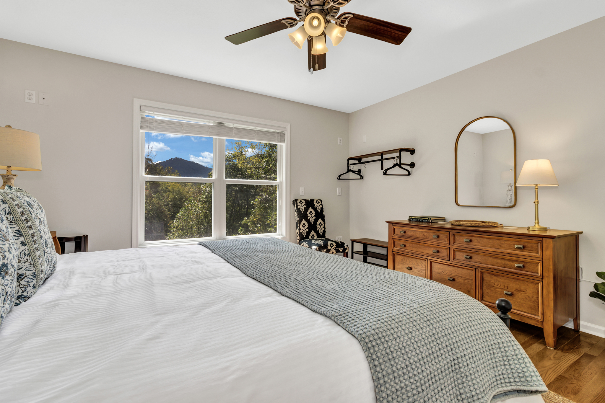 Second Bedroom - King Bed - Great Views