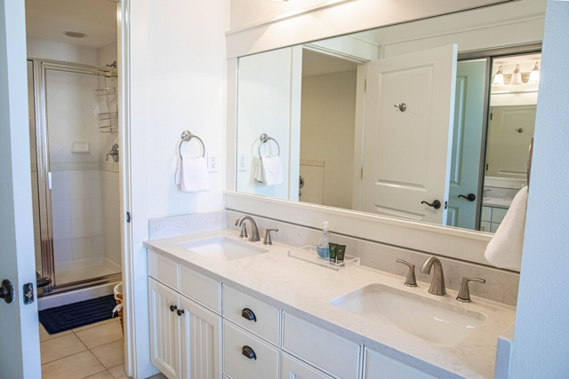 Master Bath: Double Vanity