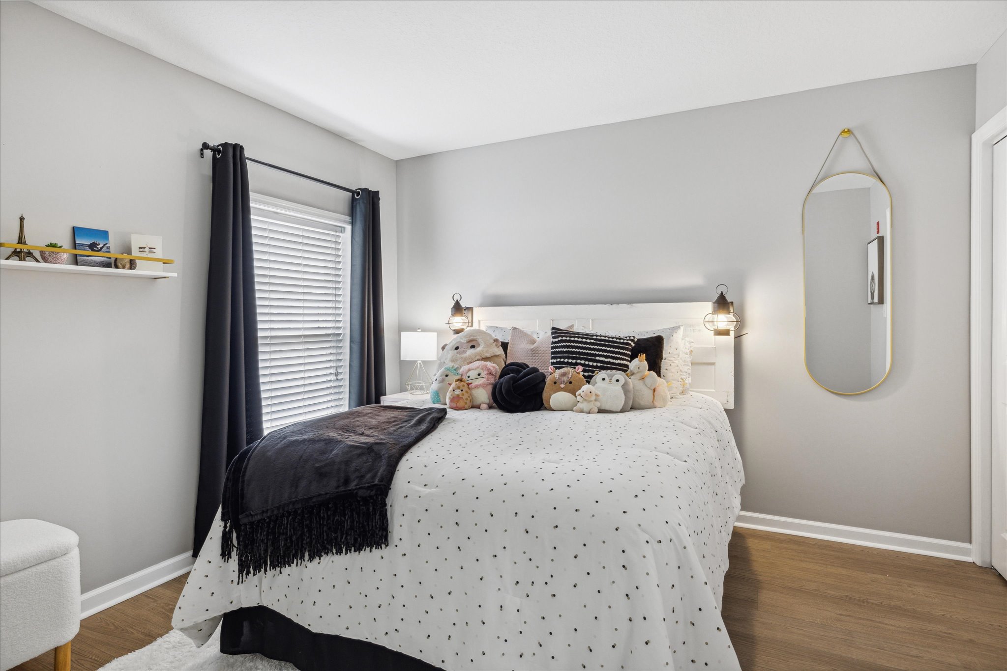 Queen Bedroom