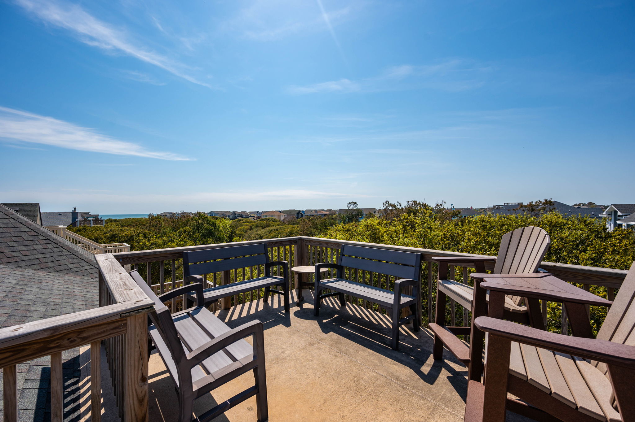 Rooftop deck with seating for 8+