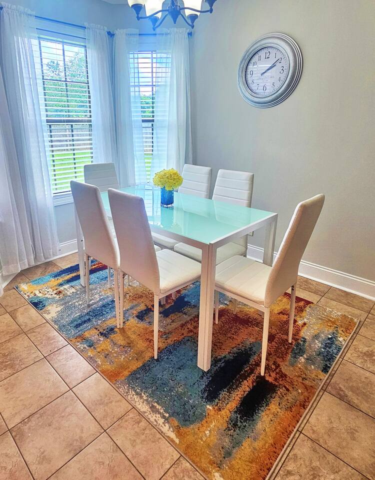Modern & comfy seating area for 9 guests. 
