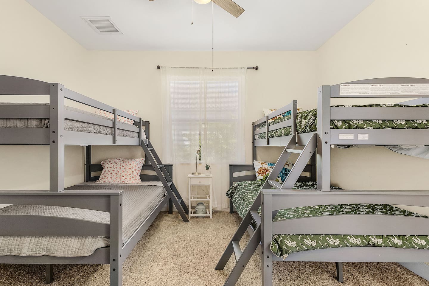 3rd Guest bedroom: Two comfortable bunk beds, ideal for a peaceful night's rest!