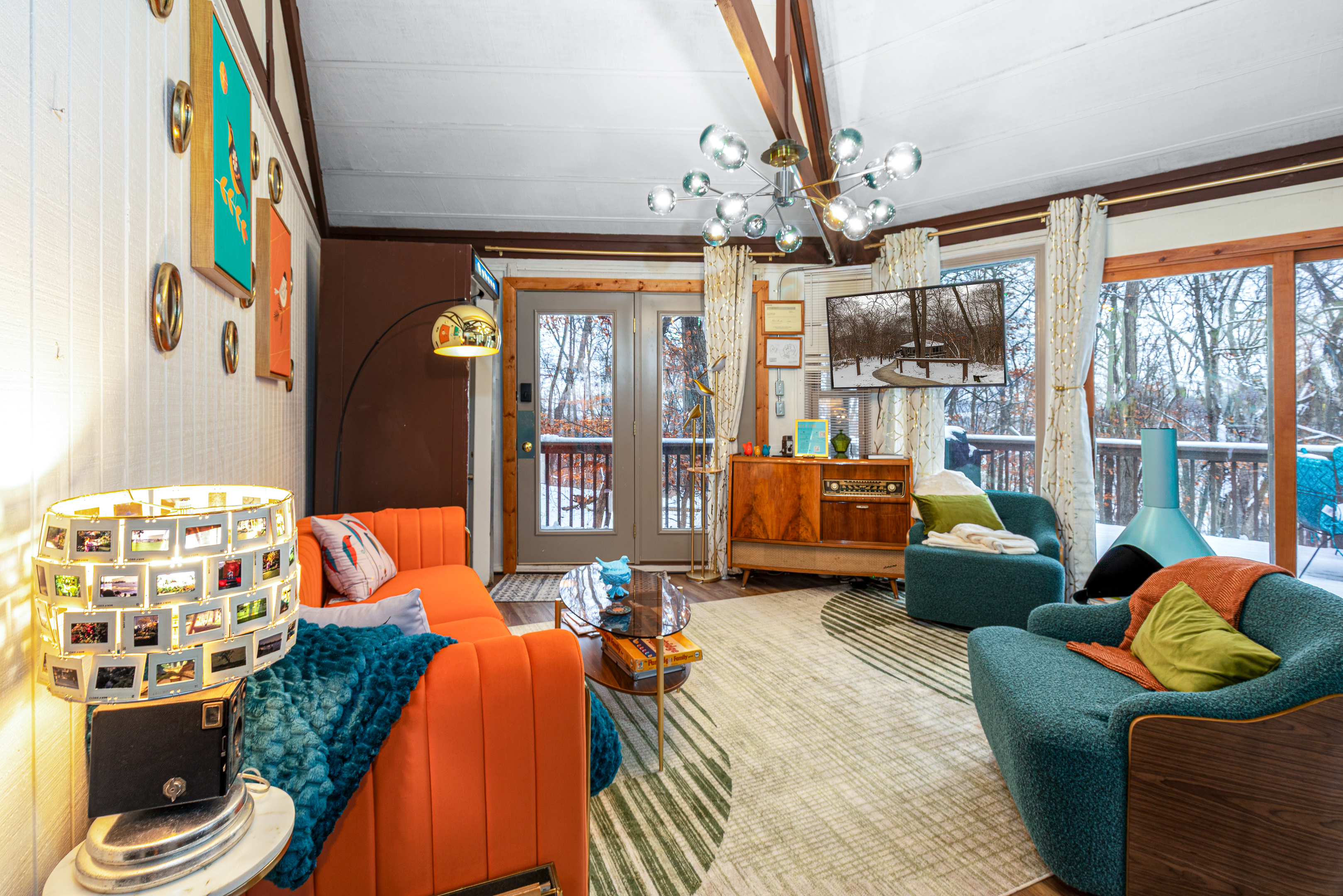 Fun lamps with real film! Soak in nature all around you, watching birds. or watch Netflix in peace and quiet! 