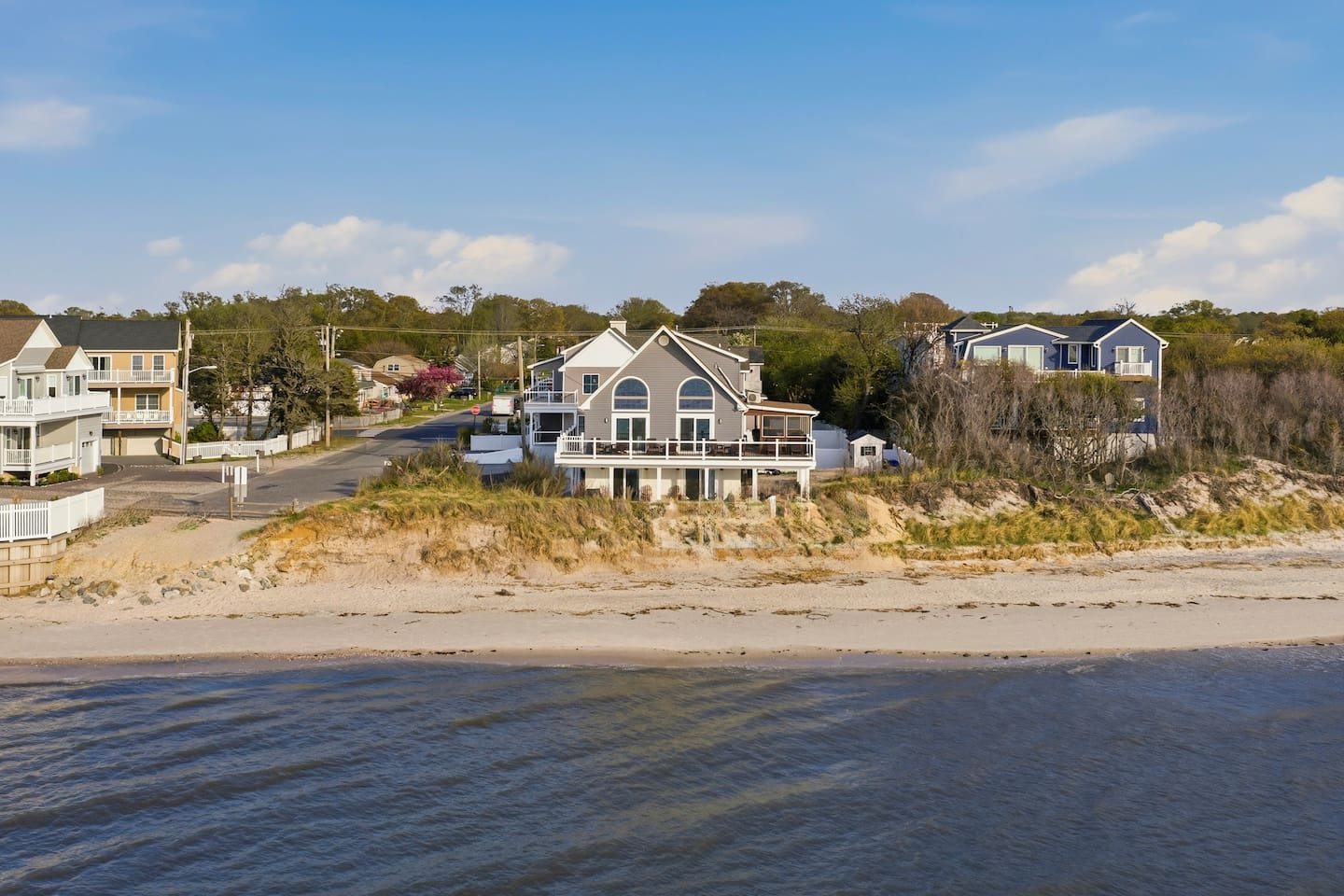 Discover the ultimate coastal retreat. Perfectly positioned along the pristine shoreline, this property offers an unparalleled beachfront experience, combining luxury with breathtaking, expansive ocean views.