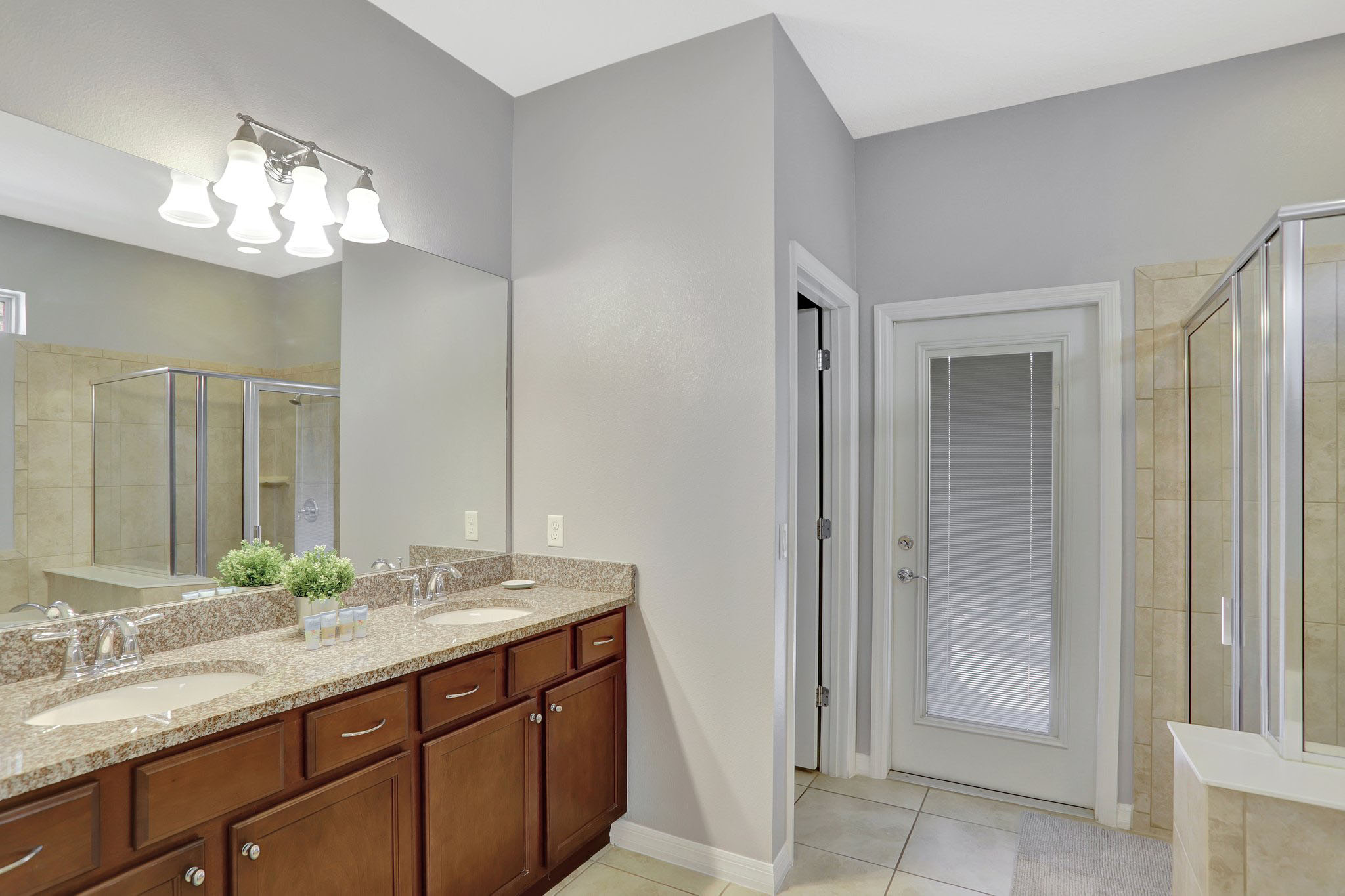 Bath #1-En Suite