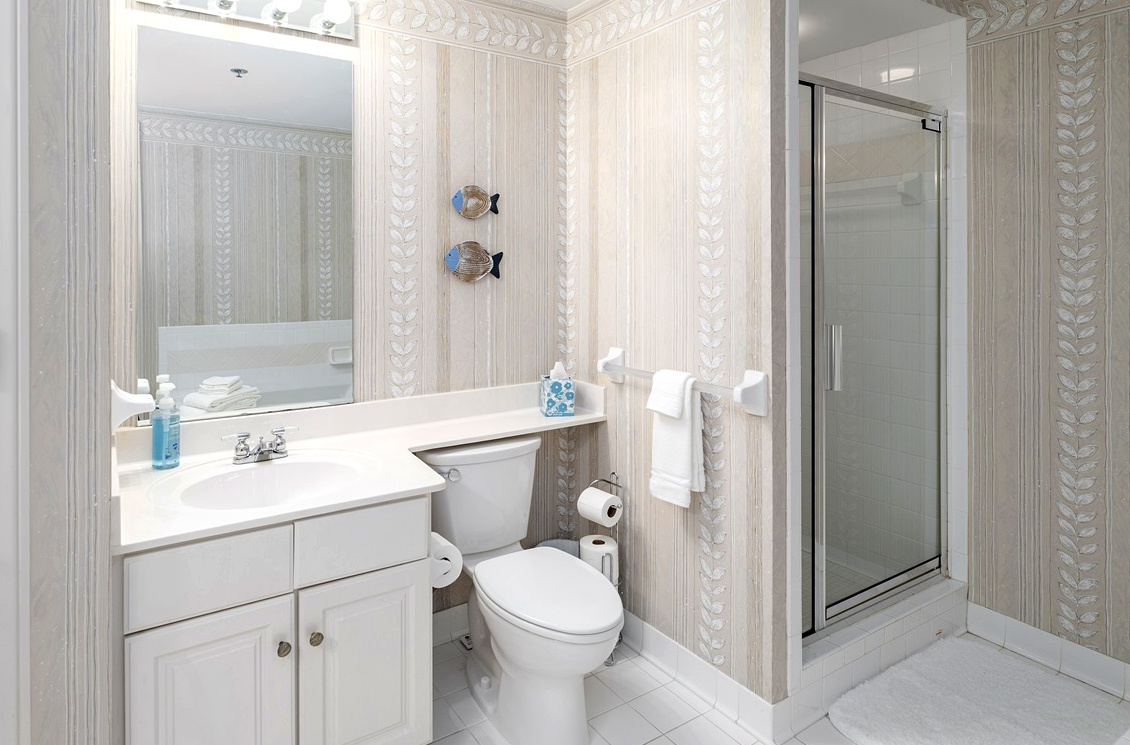 Vanity 2 of 2 in Primary En-Suite