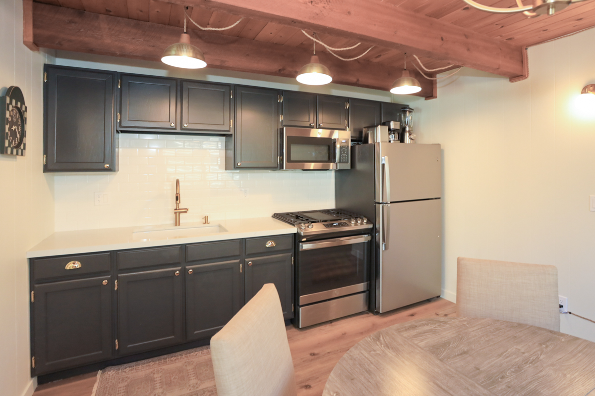 Refigerator/freezer, gas stove, microwave oven...