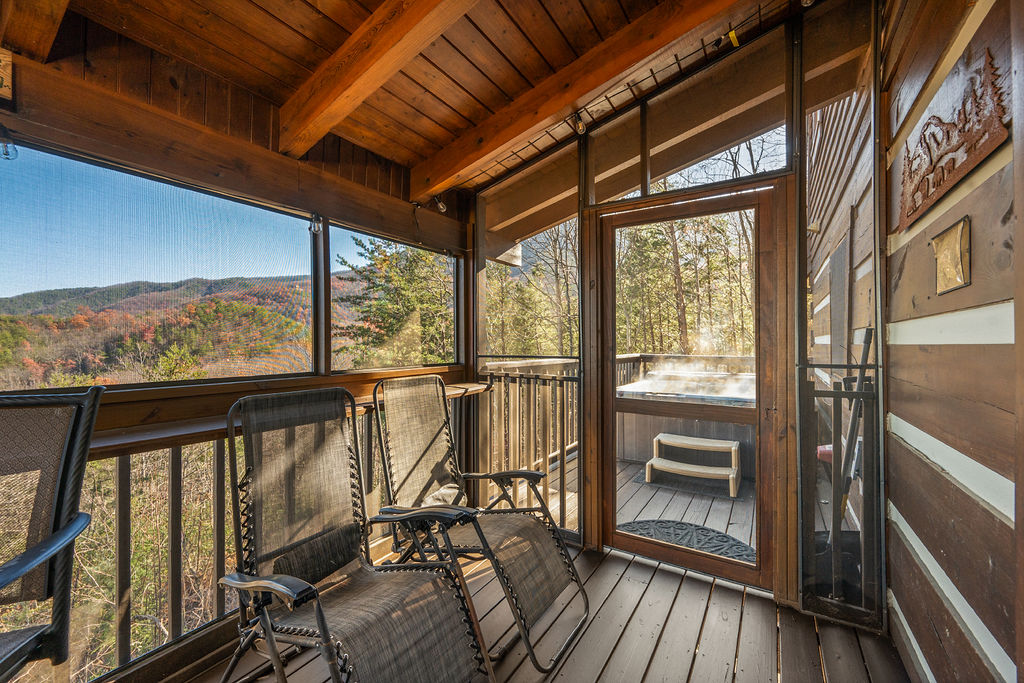 Screen porch w amazing view