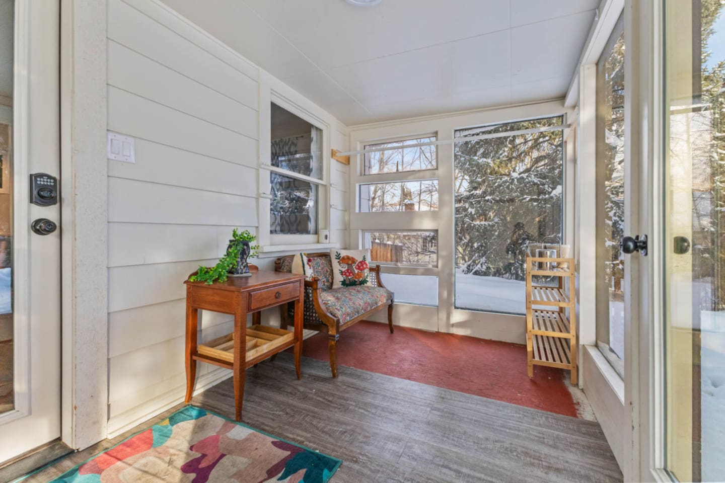 Outdoor/Indoor Ground Level Entryway
