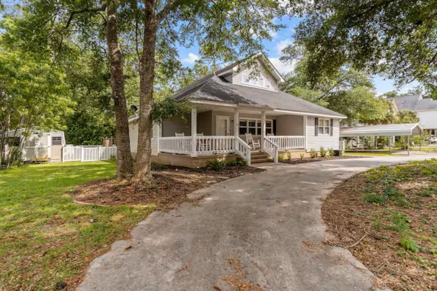 Pet Friendly, Close to Everything, Walk to the Beach