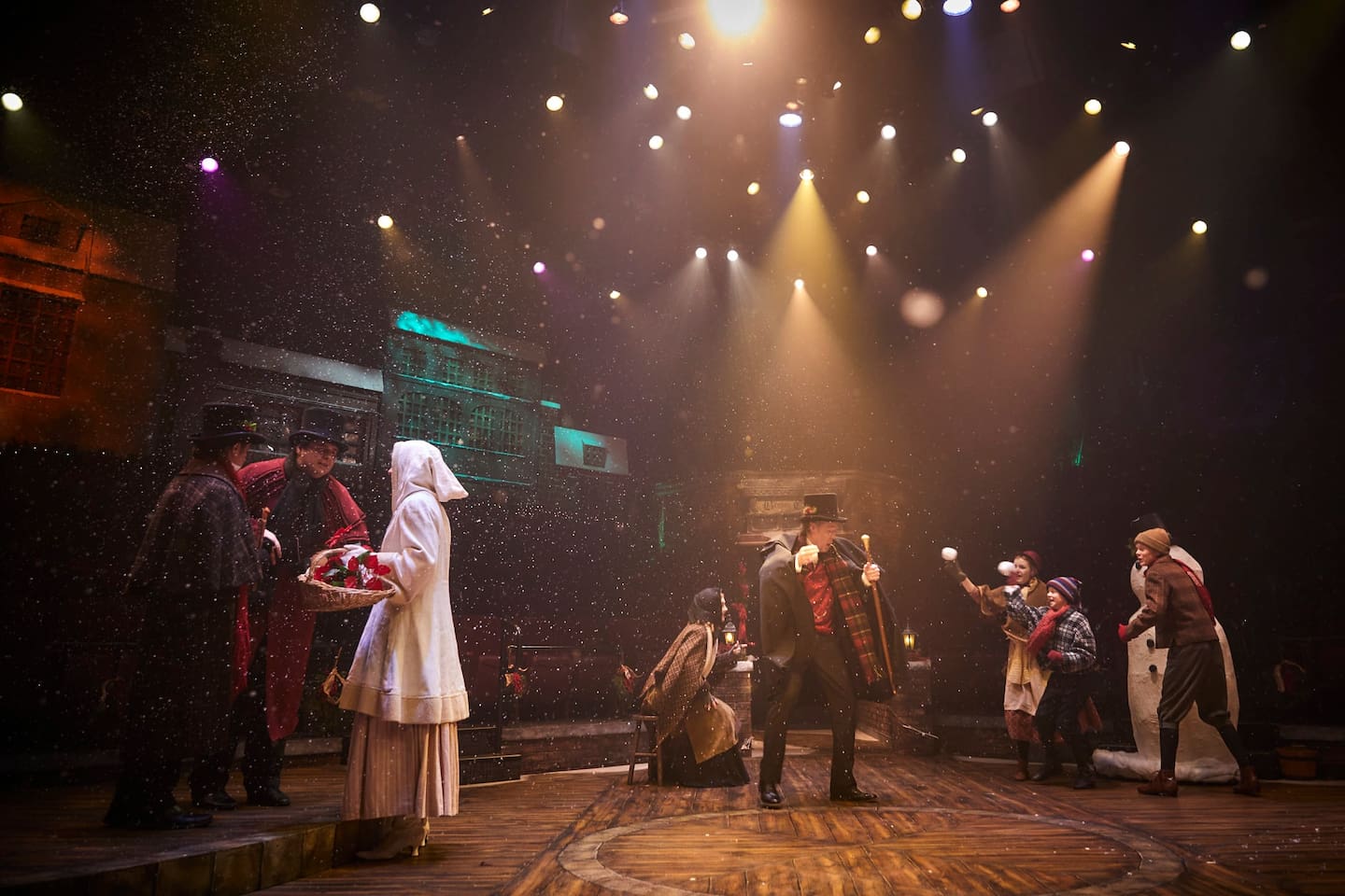Hale Center Theatre - 0.5 miles (3 minute drive / 10 minute walk)