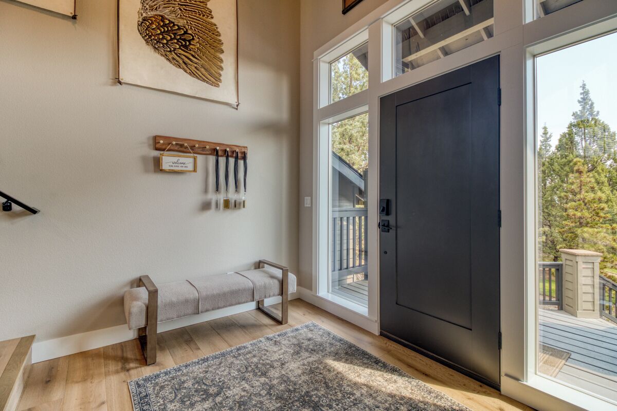 Welcome to the High Desert House!  Light & bright with views from every window!