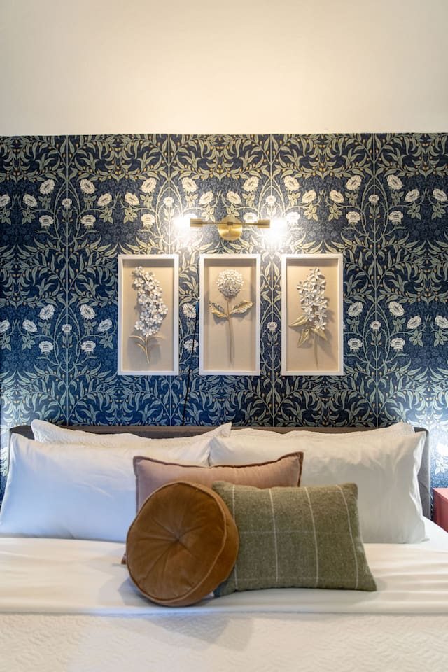 Stylish bed decor with elegant linens, decorative pillows, and a chic headboard, creating a cozy and inviting retreat.