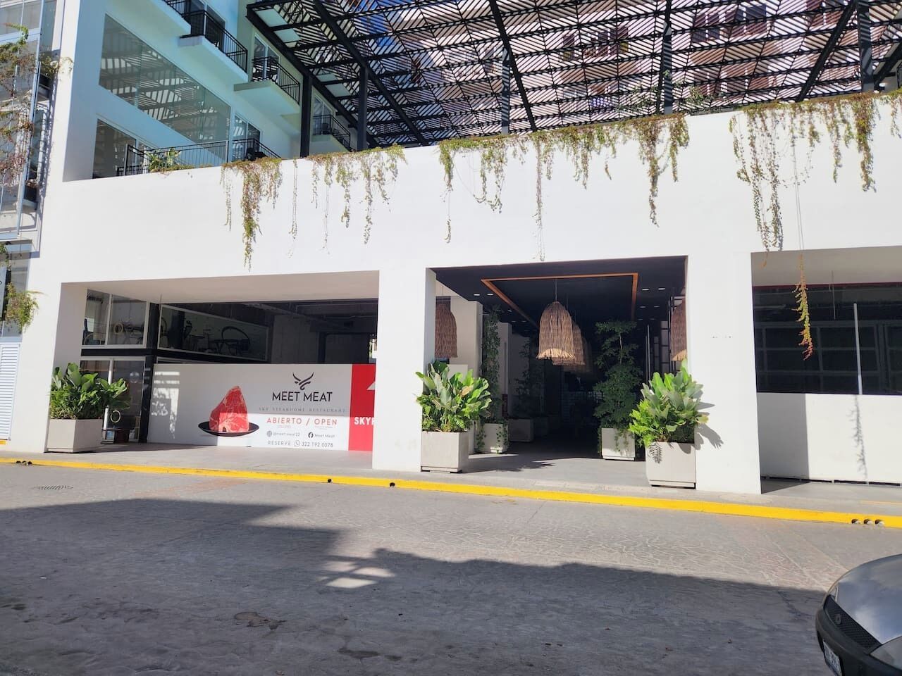 This is the front of the building where you will be dropped off by taxi or Uber driver