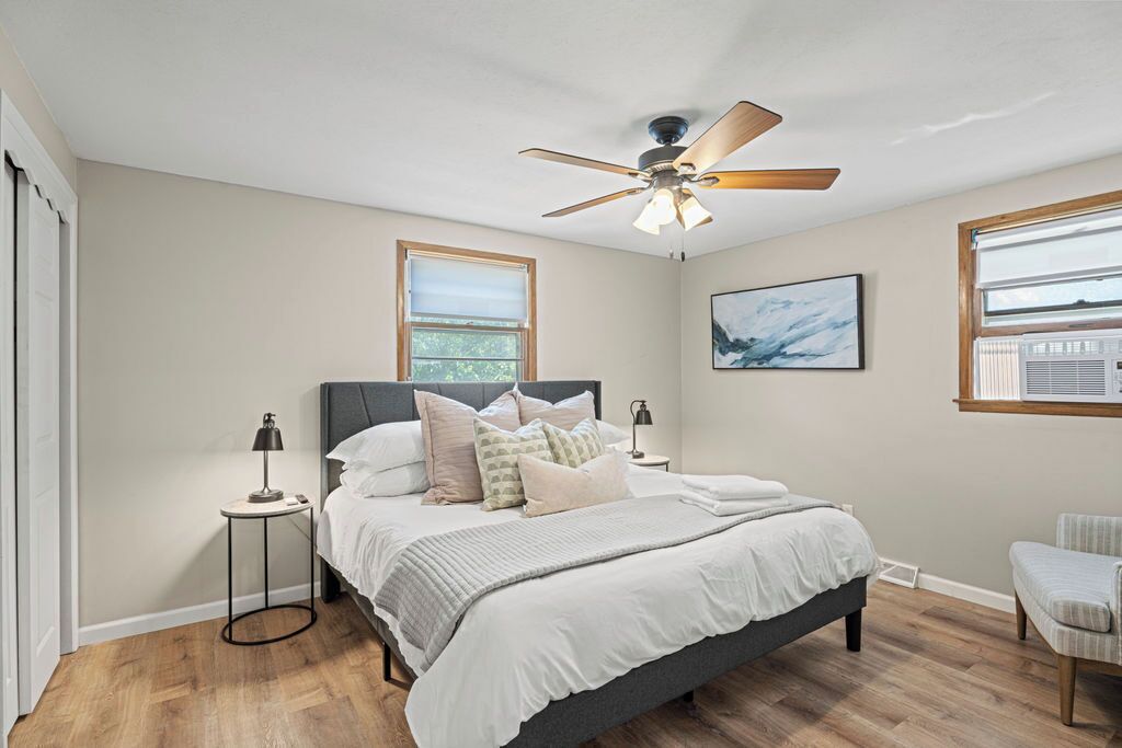 King bedroom with memory foam mattress and hotel pillows