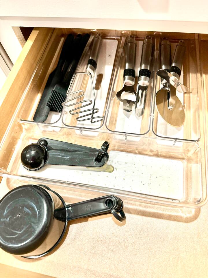 Basic measuring spoons and food prep cutlery