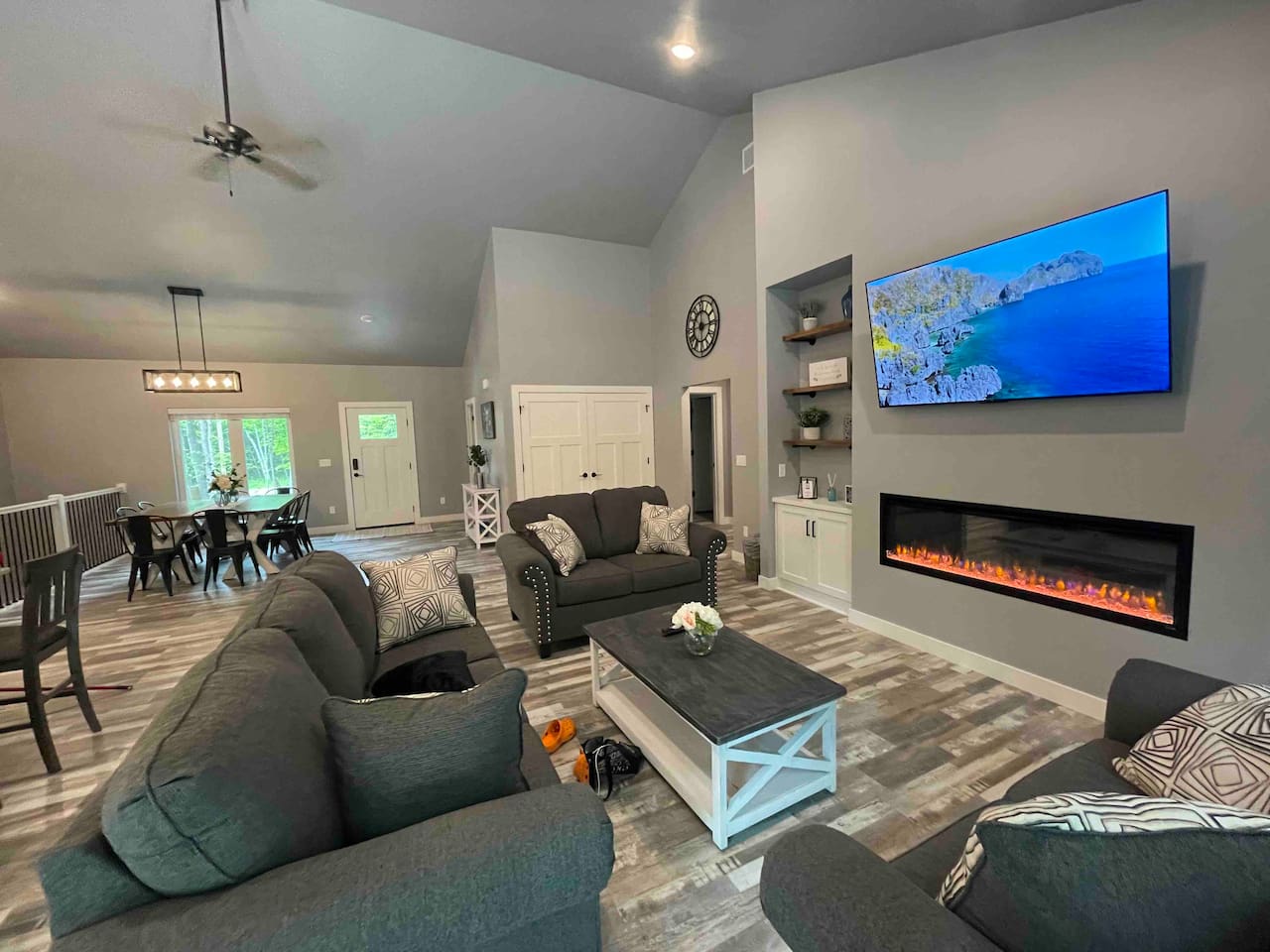 House #1 - Living room 