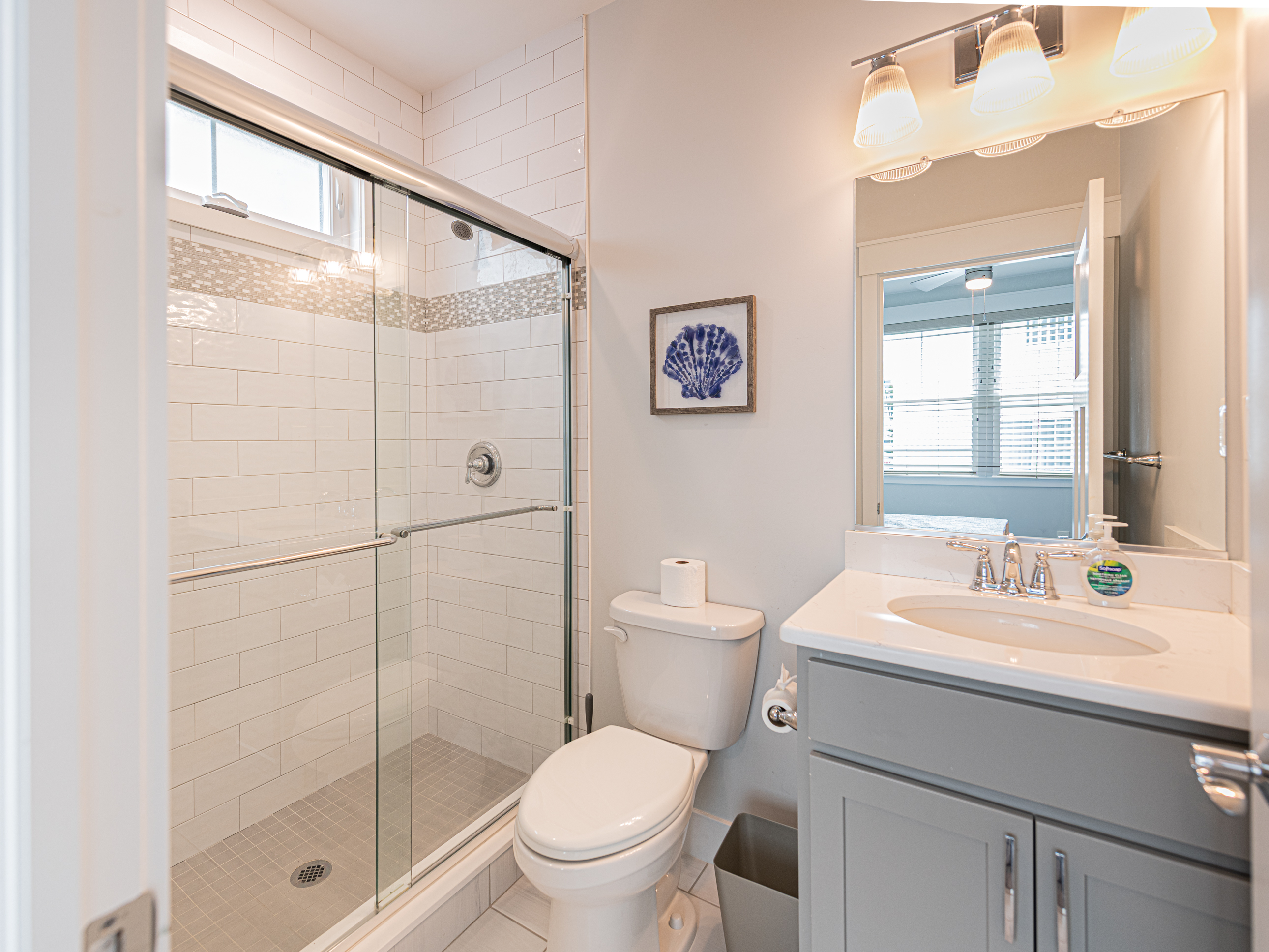 Ensuite full bath off BR 1 - king bedroom