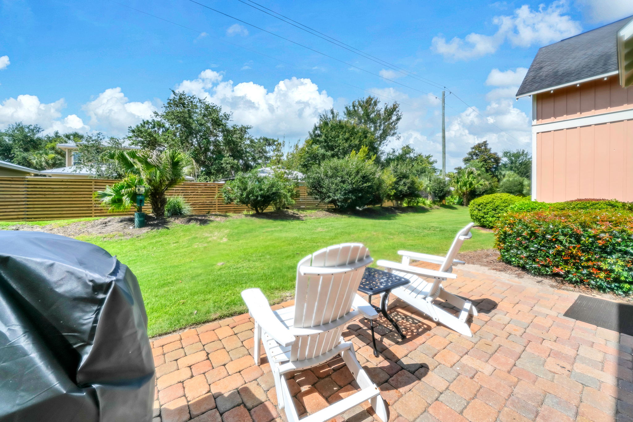 Backyard Patio w/ Grill
