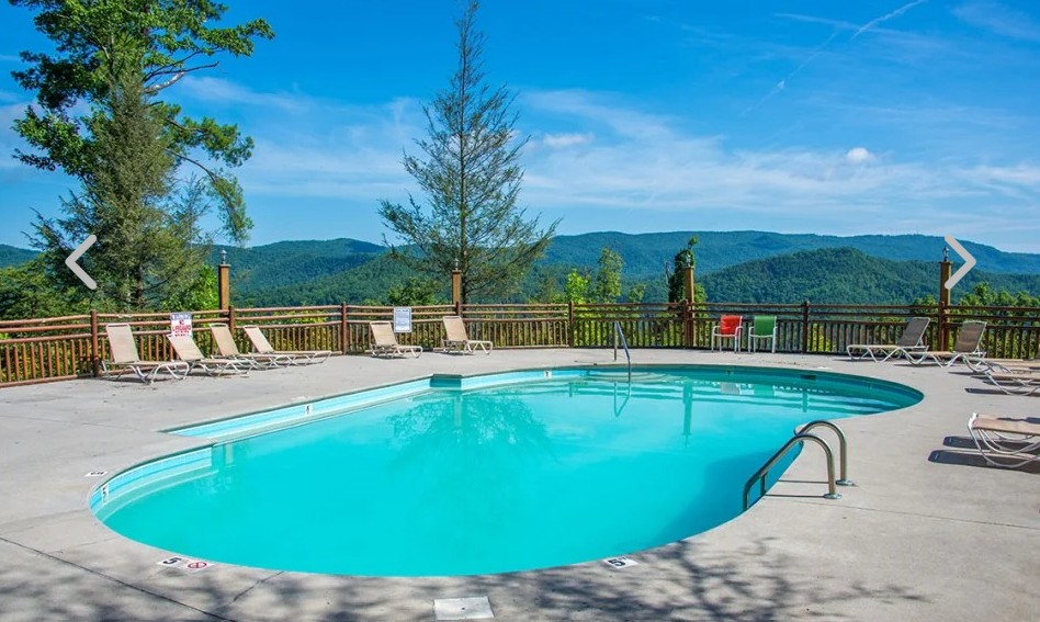 Brother's Cove Resort pool free for guests
