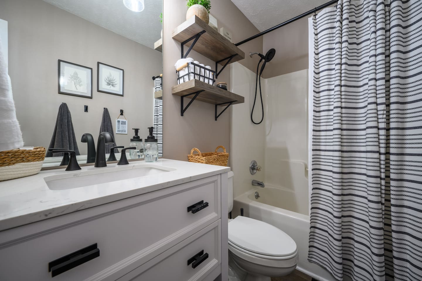 Full Bathroom on Main Floor
