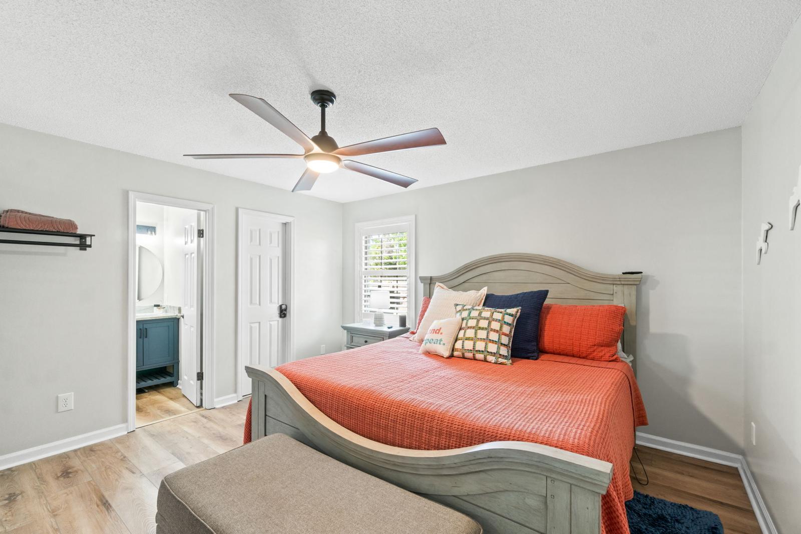 Main bedroom with king bed and ensuite bath