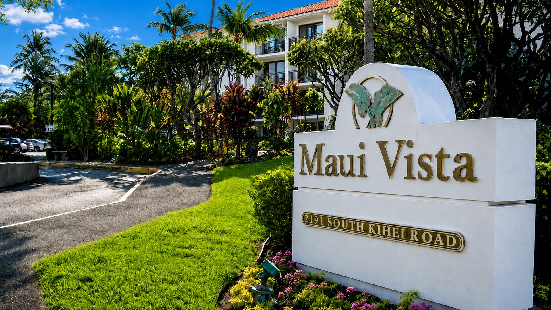 Entrance to the Maui Vista Resort, just across the street from the beach