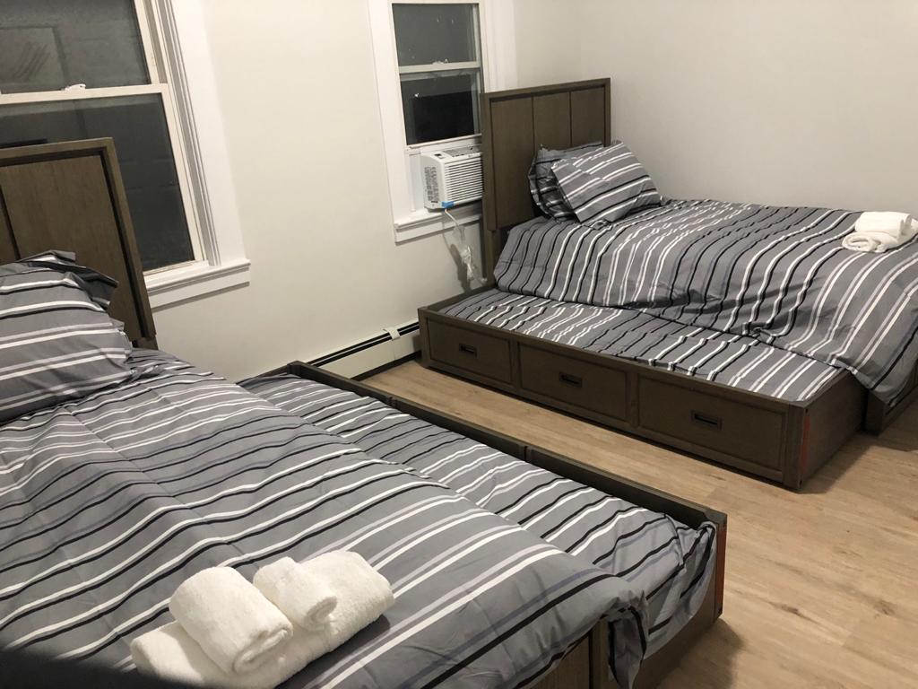 NYSCB1627 Lakefront Colonial in Swan Lake Newly Renovated FIVE STAR RELAX