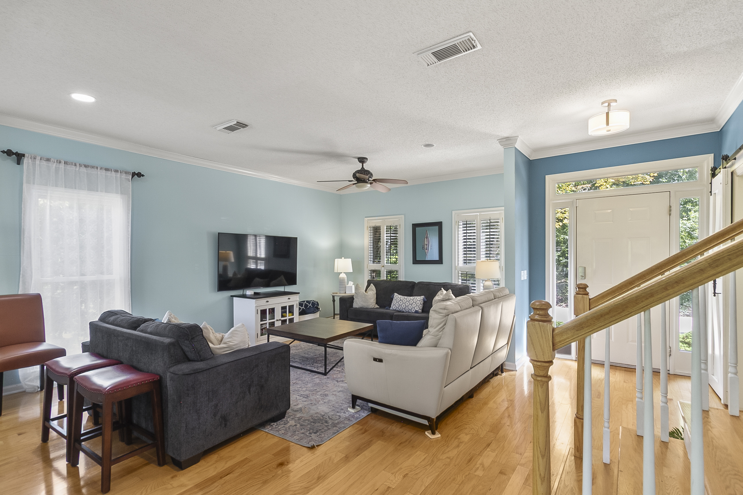 Main Living Area, Spacious and Comfortable