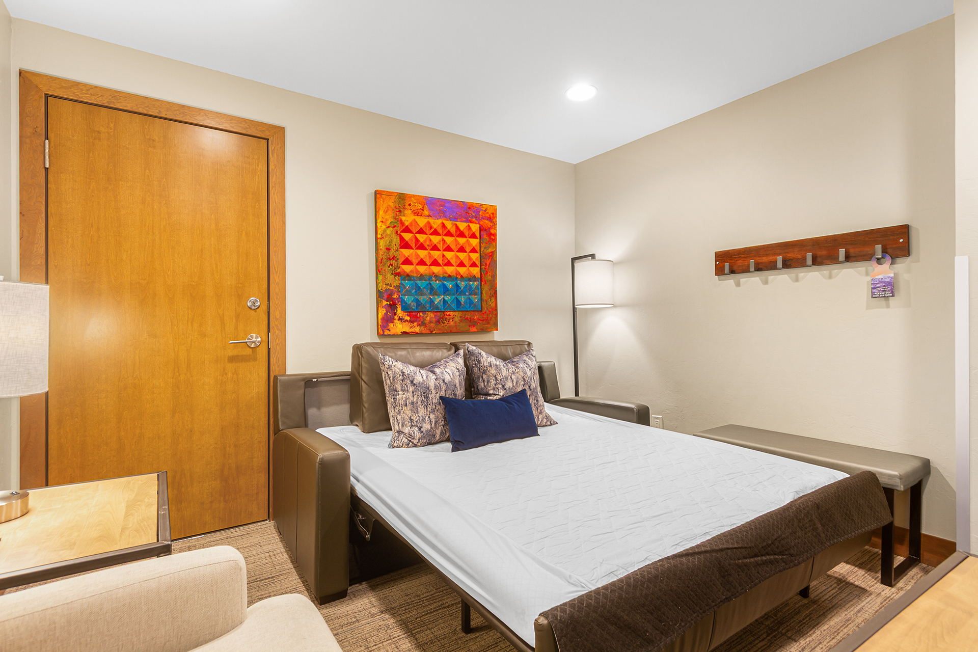 lock-off suite queen pull out sofa