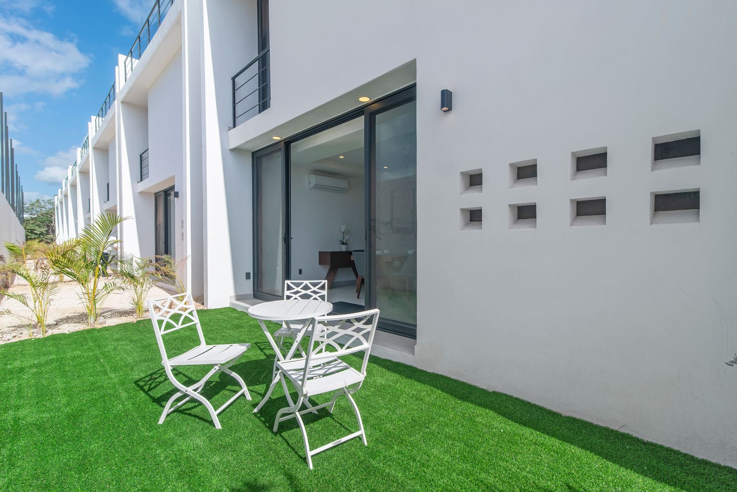 Main level backyard, walkout from the dining room 