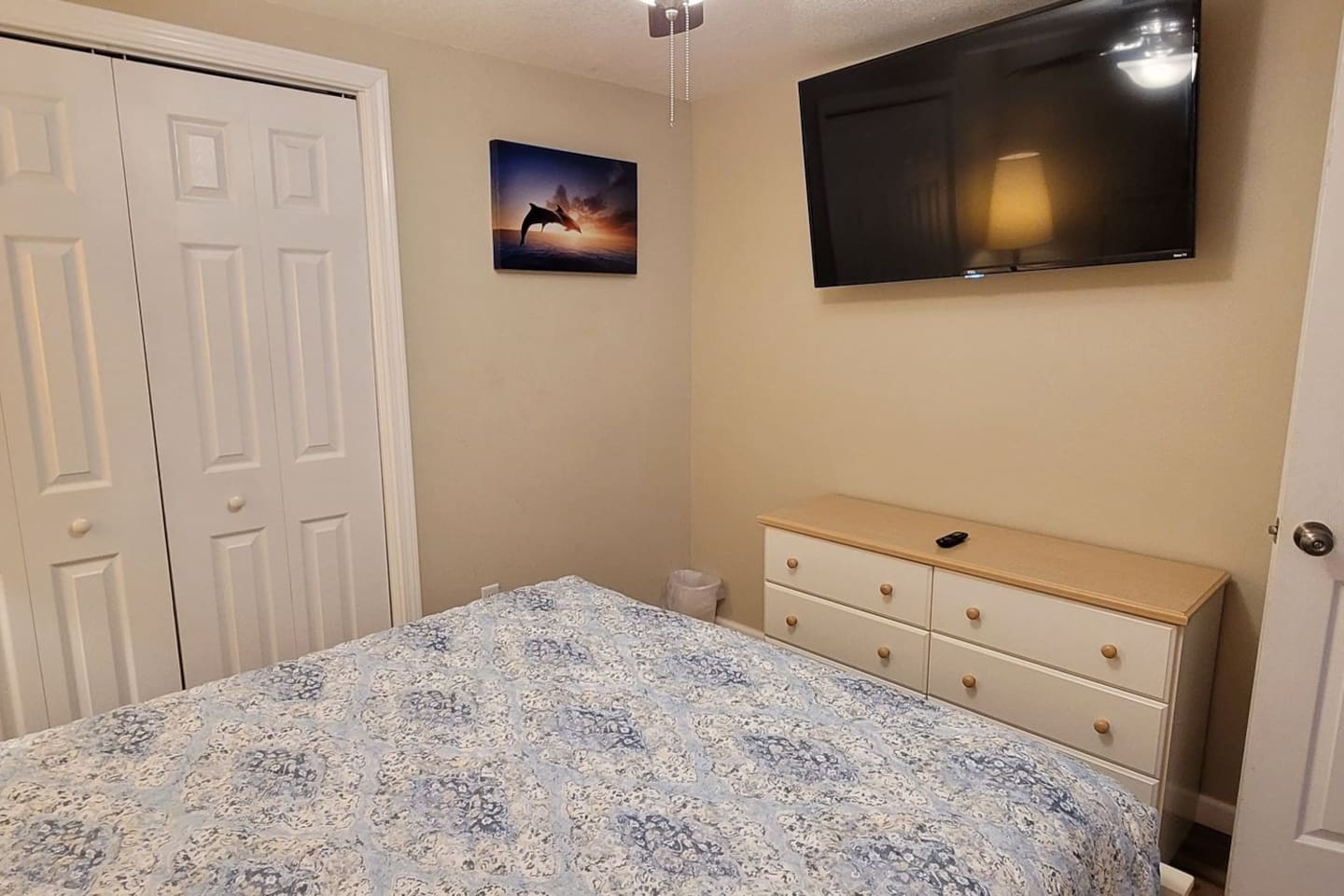 Bedroom 2 with Queen bed