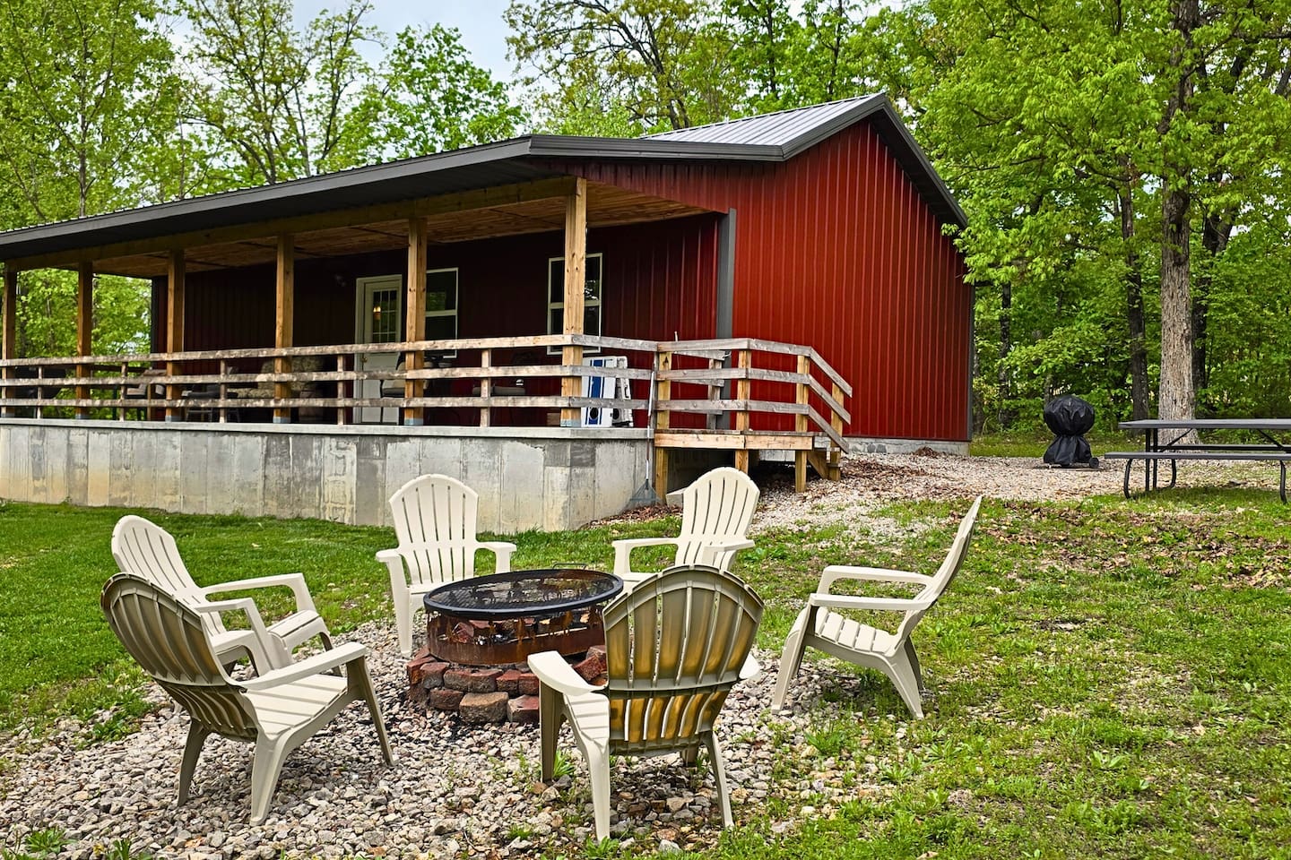 Misty Oak Lodge welcomes you with a cozy back porch, crackling firepit, and space to reconnect with nature (and each other). Whether you're sipping coffee on the porch or sharing stories under the stars, this is where memories are made.