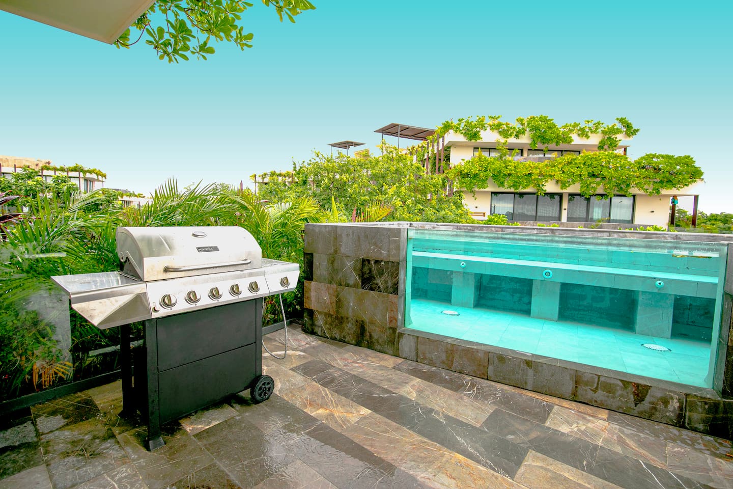 Private outdoor pool, BBQ and patio