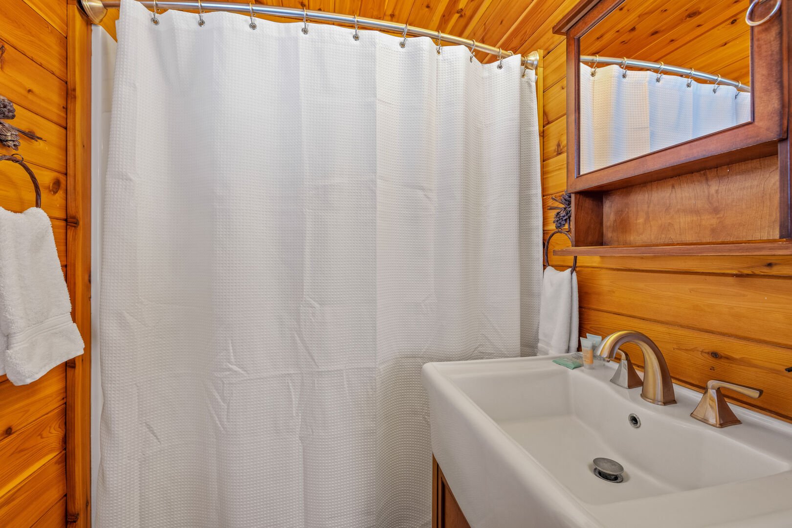 Bedroom #2 private ensuite bathroom