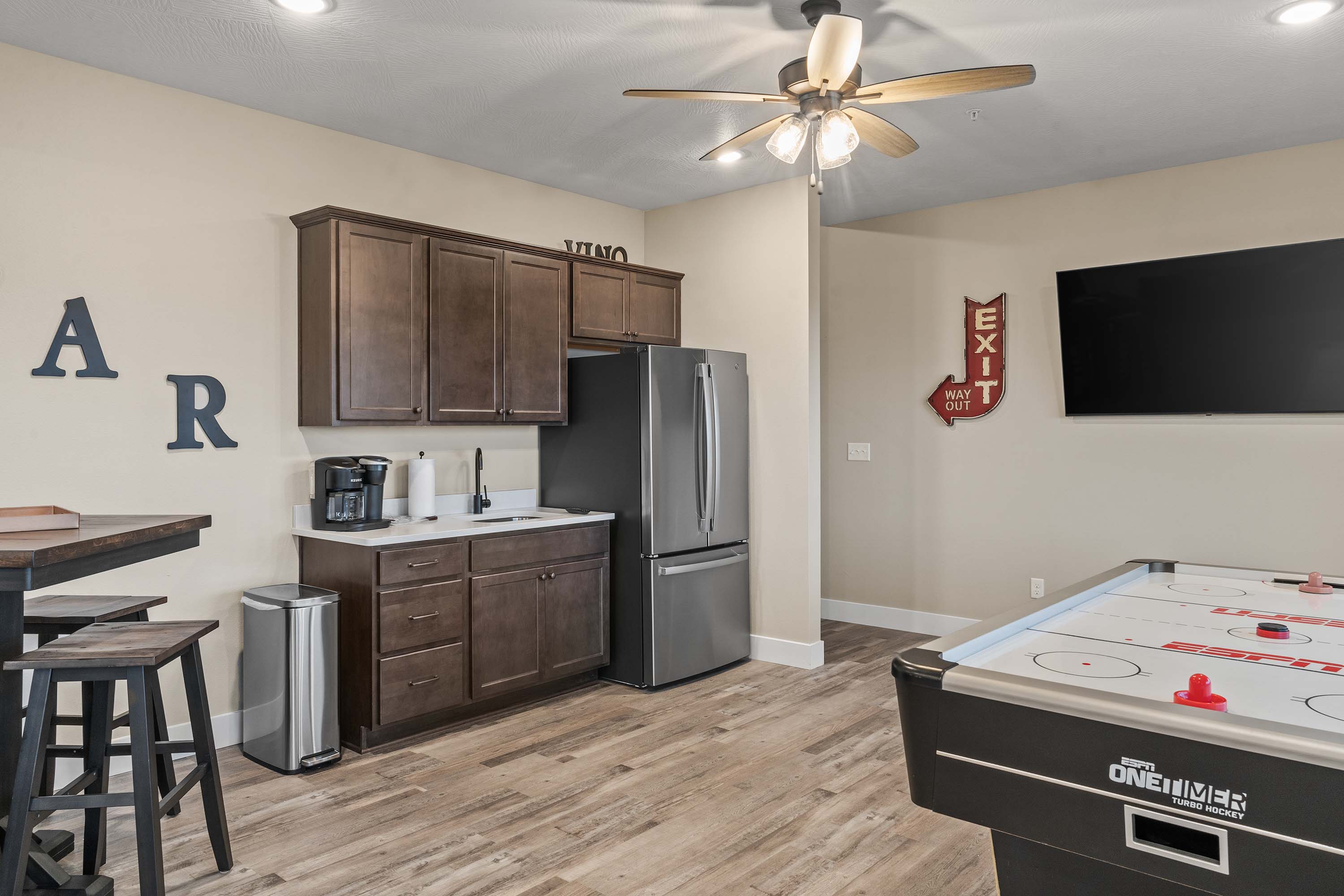 Kitchenette has plenty of storage for snacks.