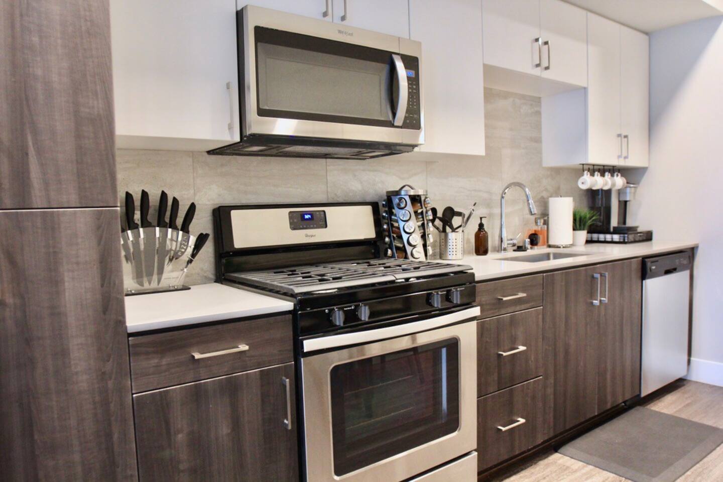 Mid-Century Modern Studio | CHOC & St. Joseph 4