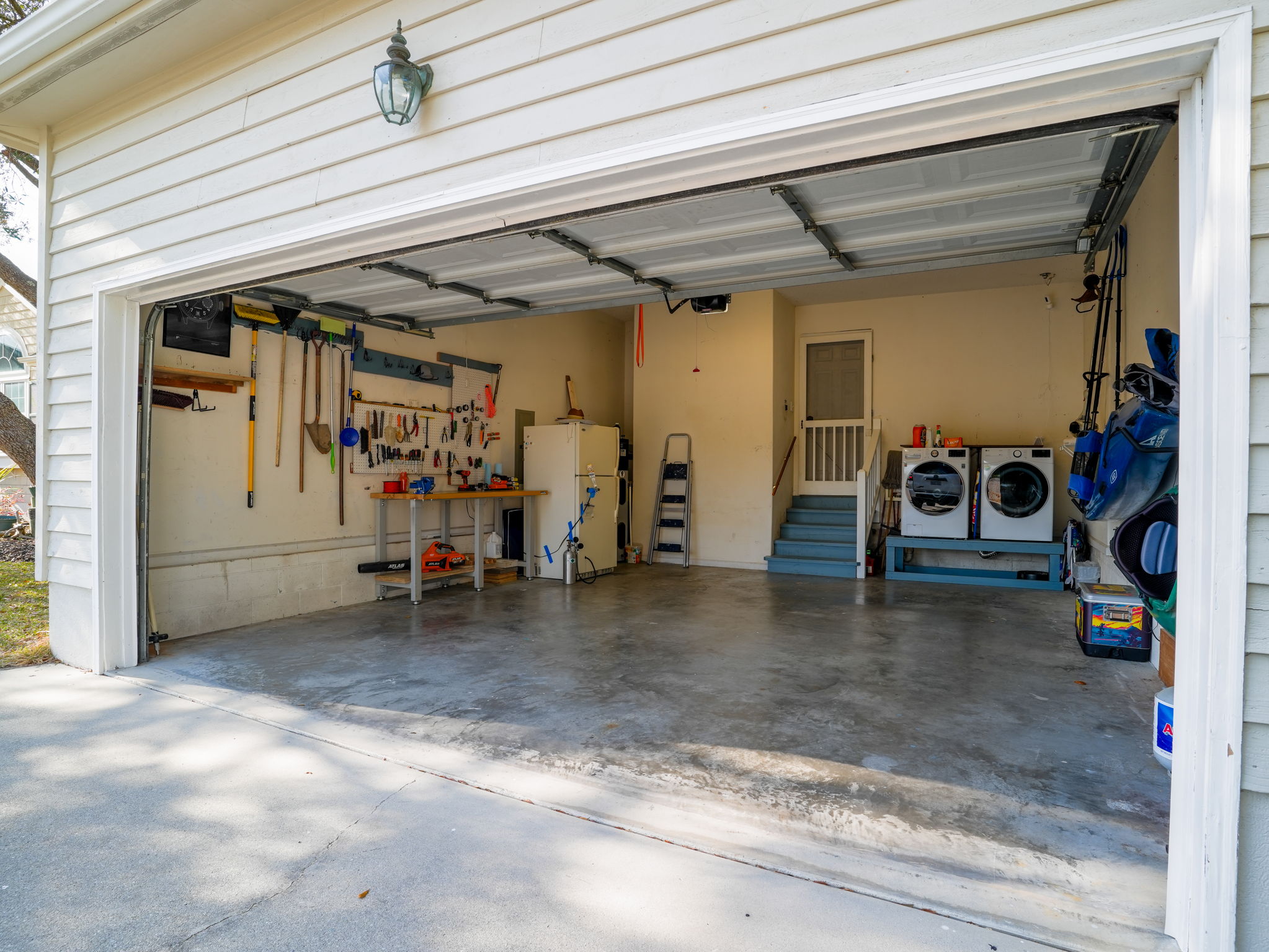 Garage, Laundry Facilities
