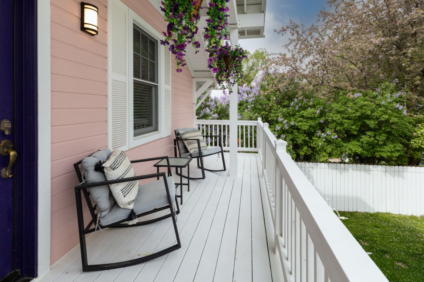 Carriage House Front Porch 