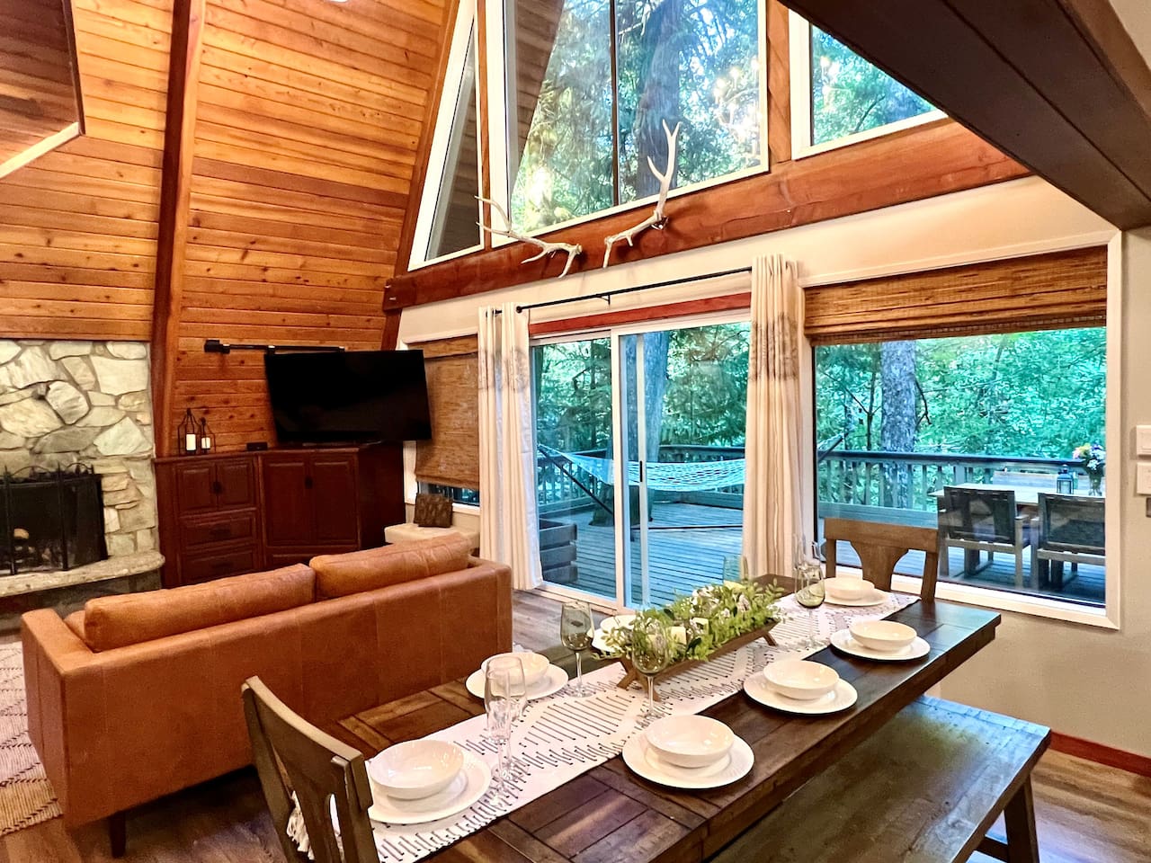 Main Floor Living/Dining Area