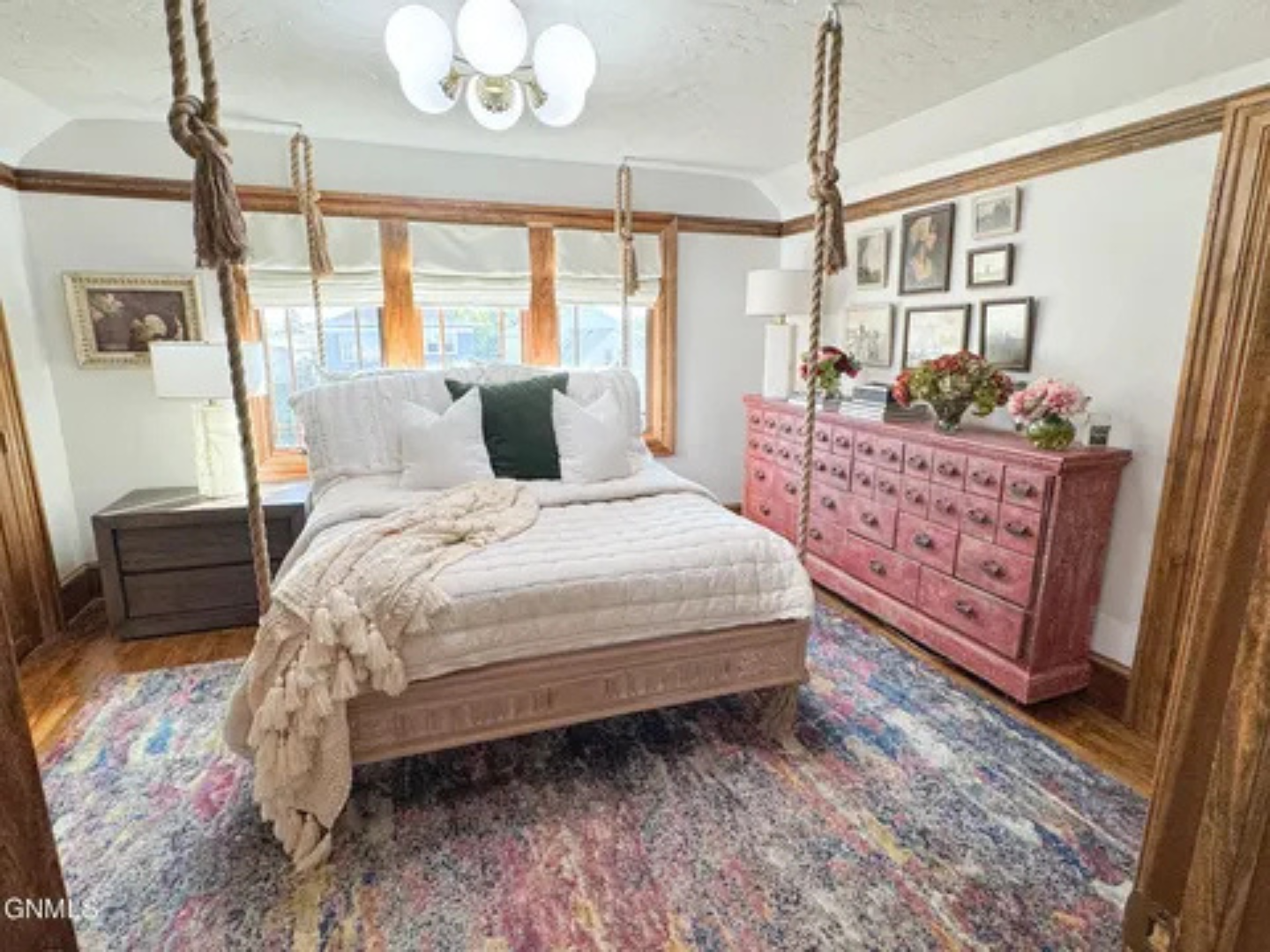 With the colorful rug and soft bedding, this room feels both fun and relaxing.