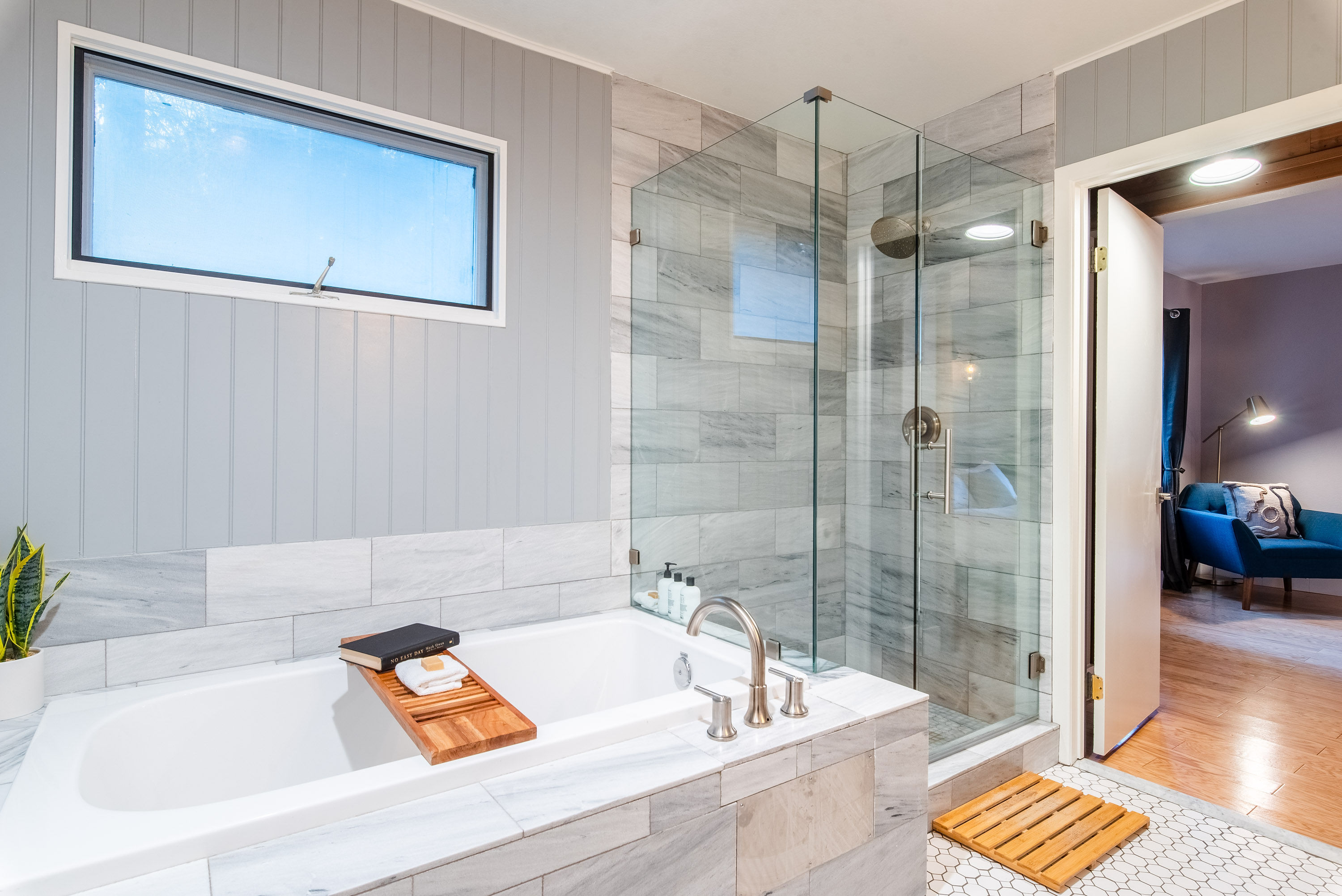 Wind down after an exciting day of exploration and quality connection in this full size bath tub.
