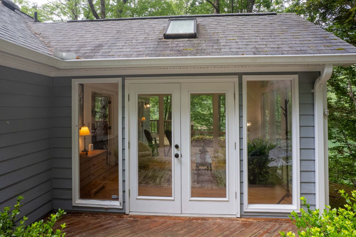 Sunlit Retreat: Step into this tranquil space with double doors and enchanting forest views!

