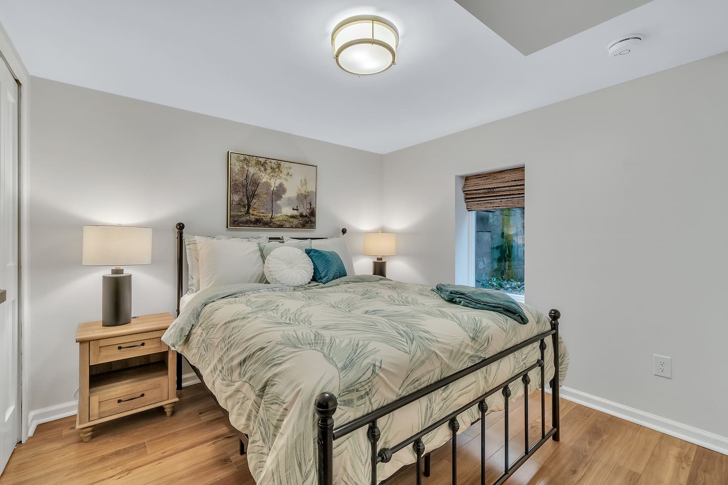 Sleep like a member of the royal family on the queen-size bed.