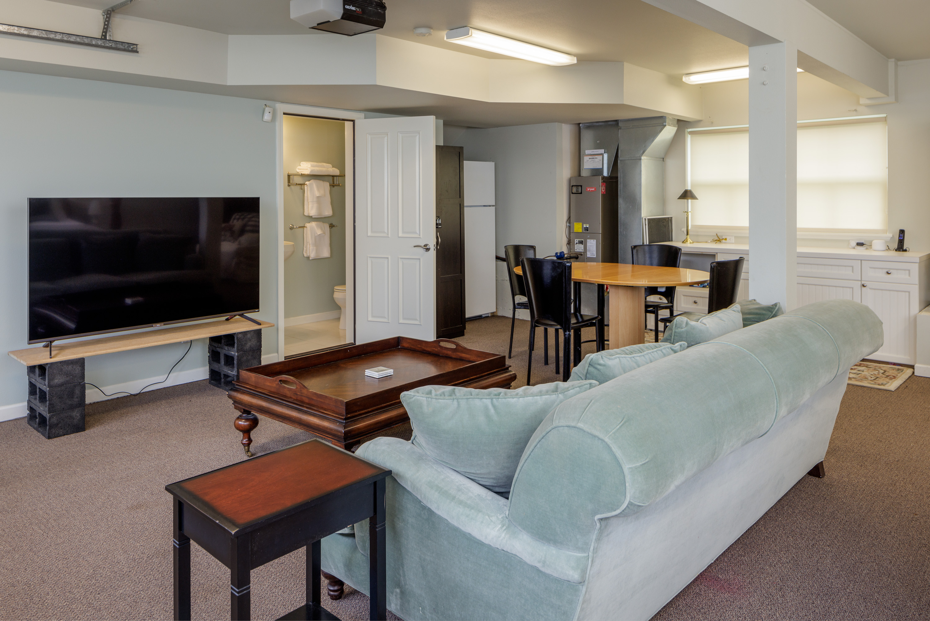 Extra Seating & Big Screen Smart TV
