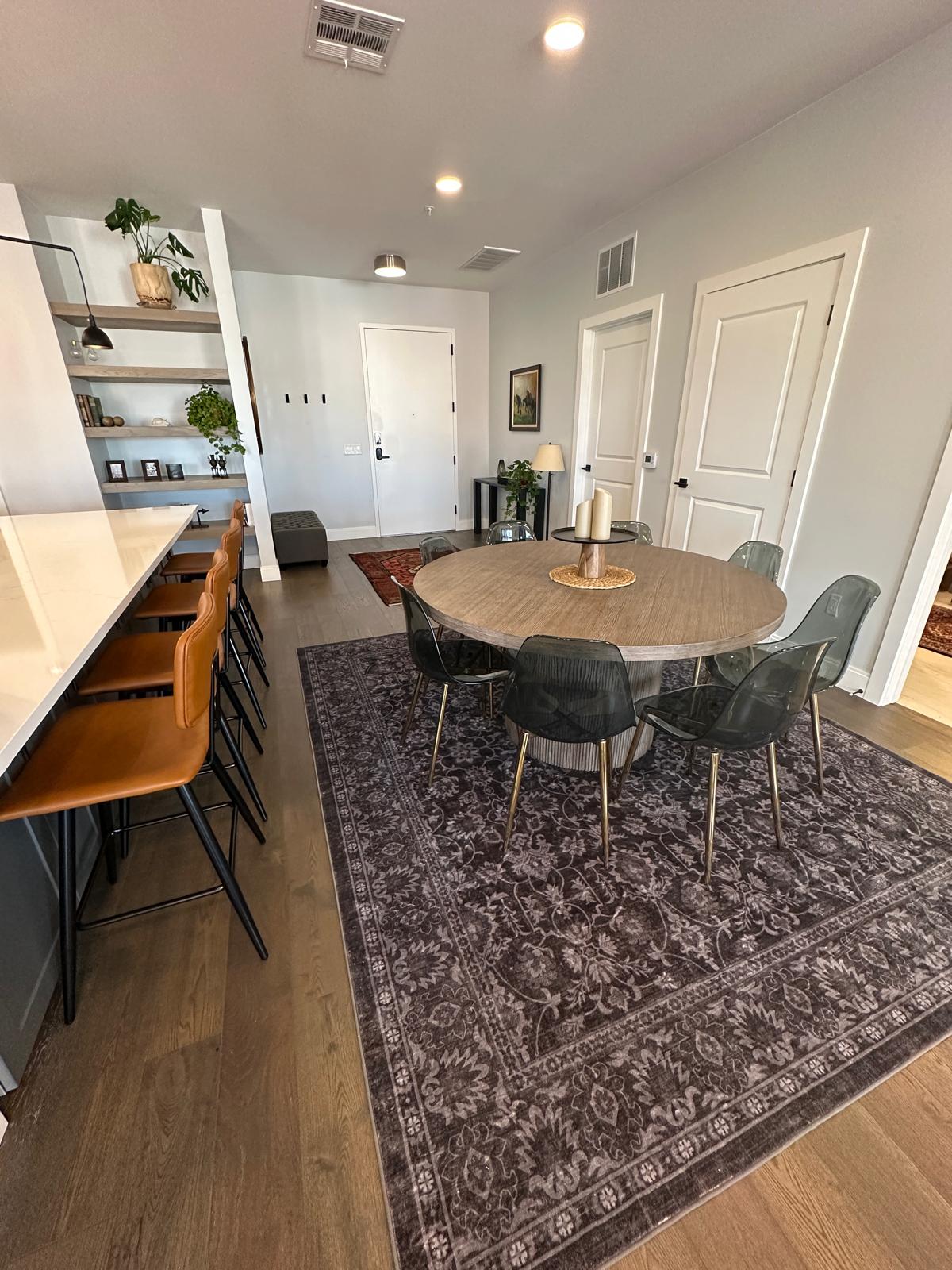 Dining Area - 8 Seats + 4 stools
